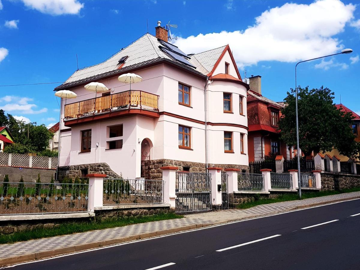 Vila Nejdek - Erzgebirge Aparthotel Esterno foto